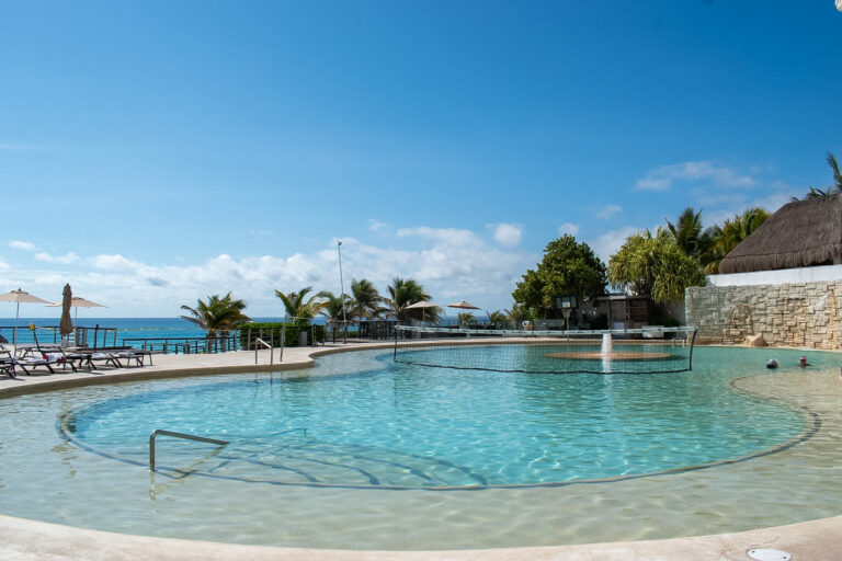 Cancun Airport Shuttles to Sunset Royal Beach Resort